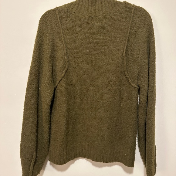 Green sweater - Picture 7 of 7